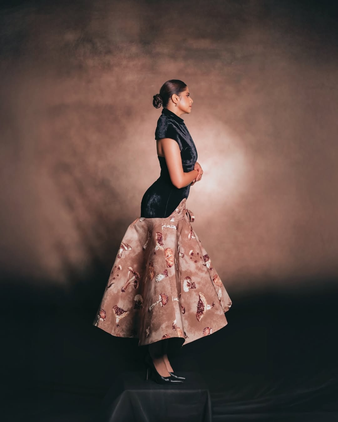 Sai Tamhankar - Champignon Contrast Midi Dress