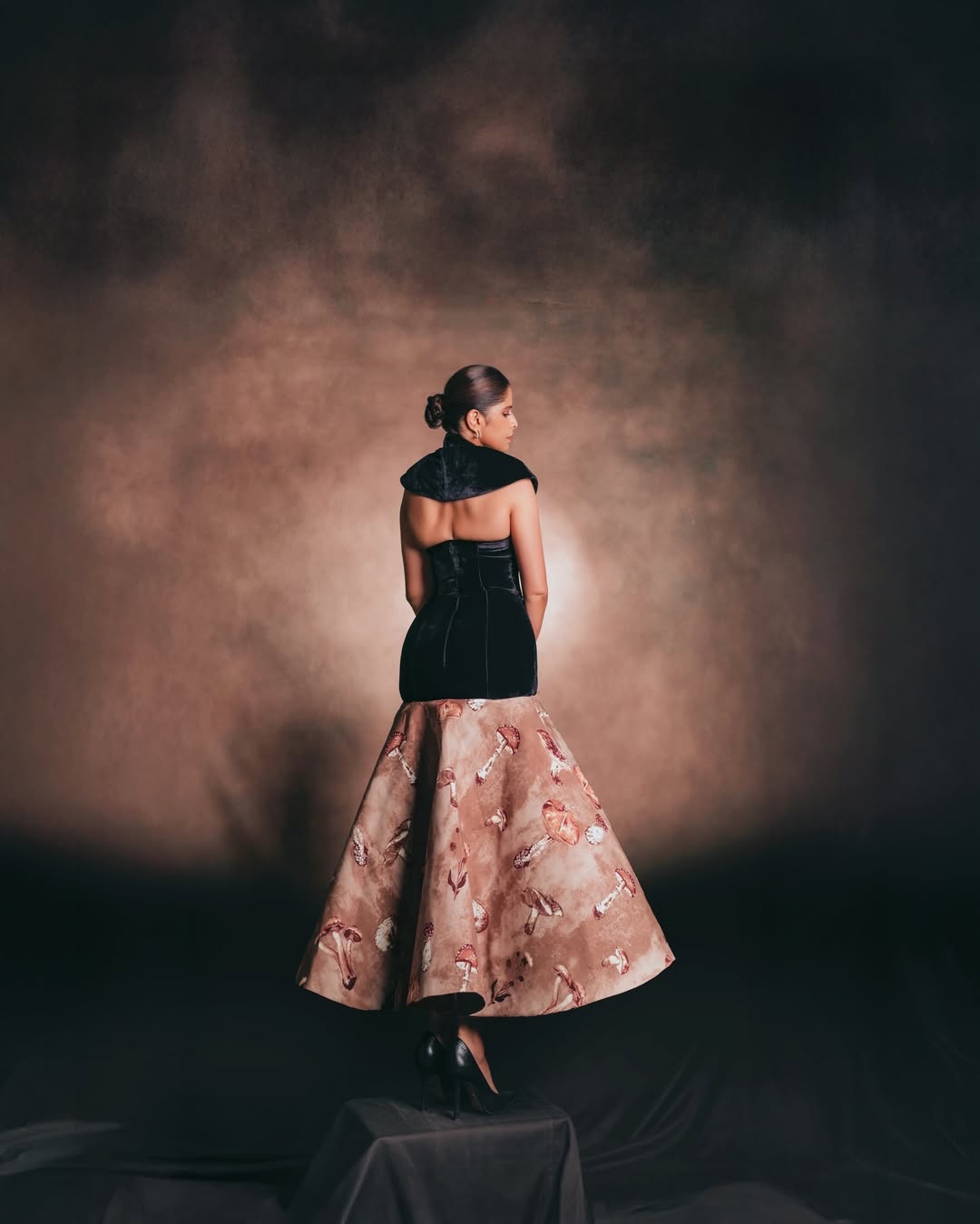 Sai Tamhankar - Champignon Contrast Midi Dress